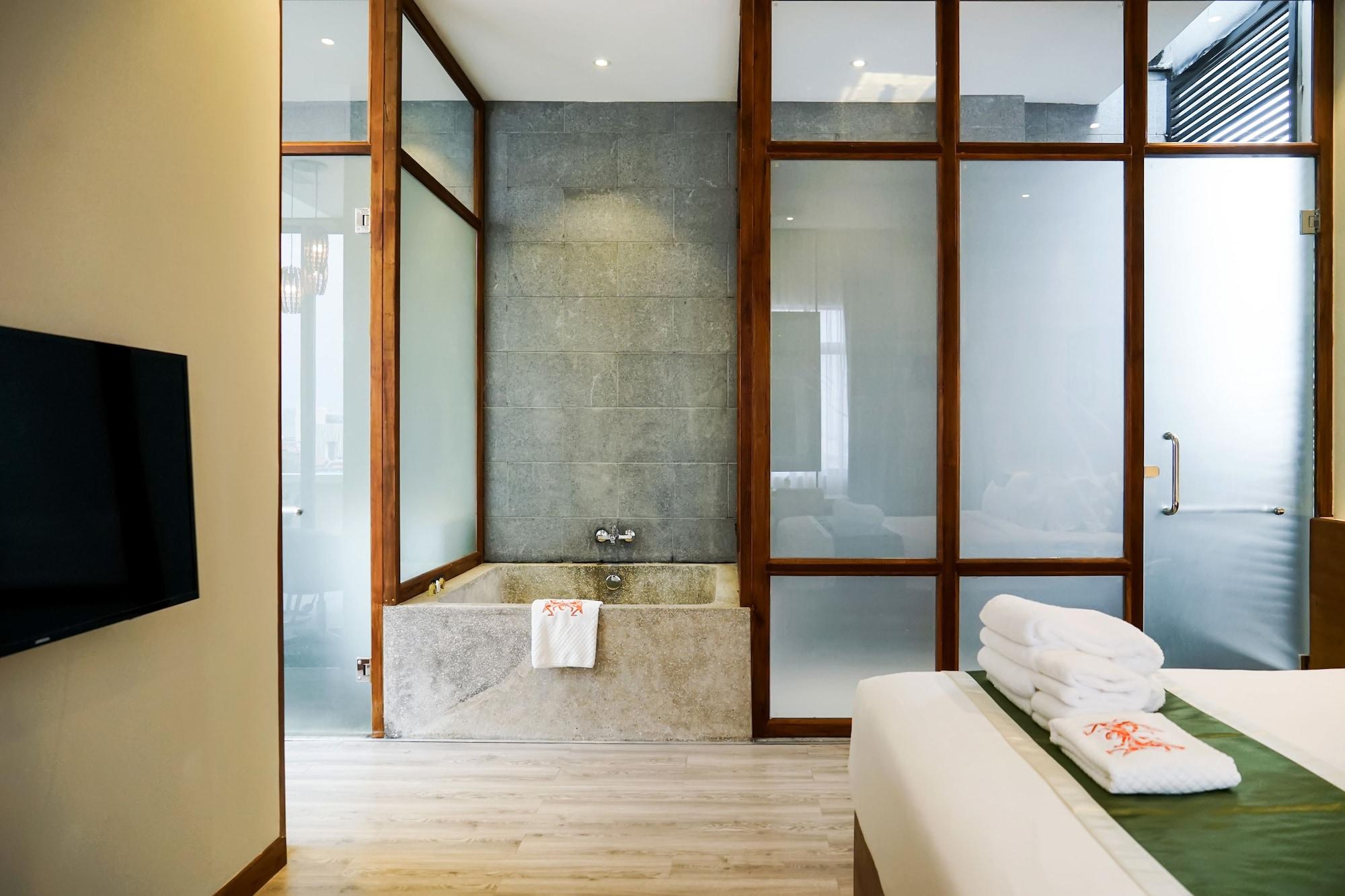 G Mekong Phom Penh Hotel 4*